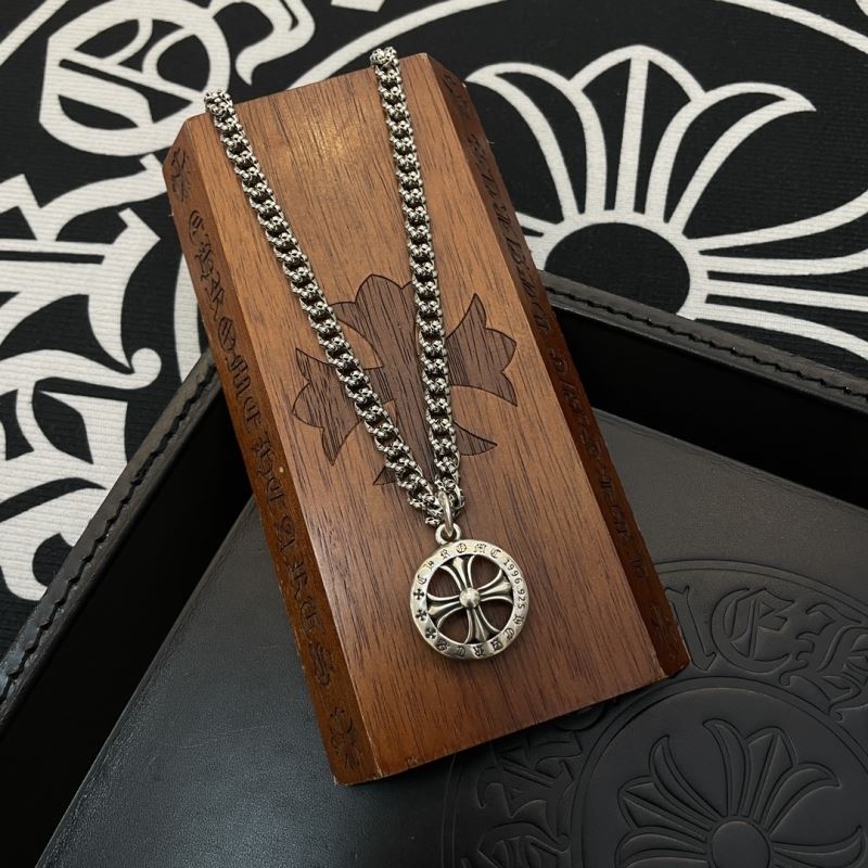 Ch*0me He**ts necklaces